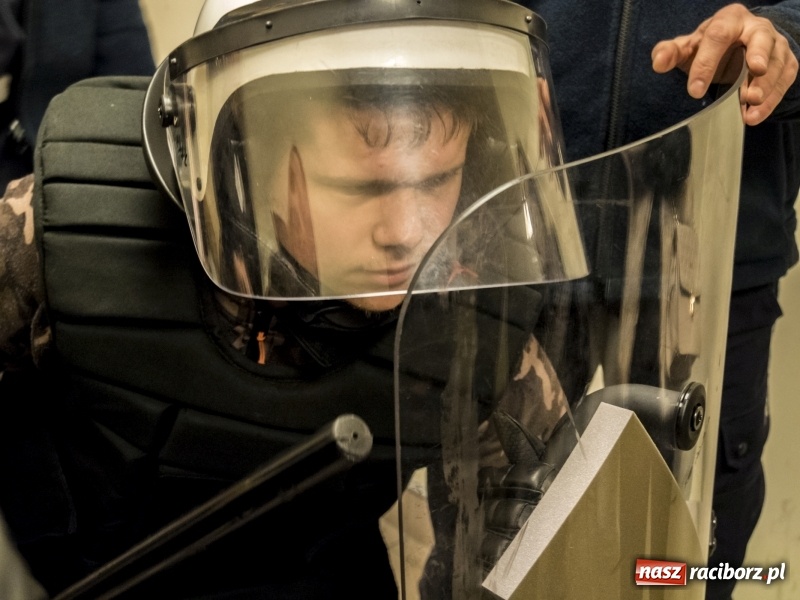 Zdjęcie w galerii na portalu naszraciborz.pl: Zostań Policjantem! Dzień otwarty w Komendzie Powiatowej Policji wiadomości z regionu