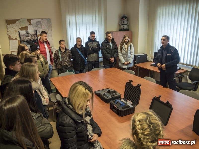 Zdjęcie w galerii na portalu naszraciborz.pl: Zostań Policjantem! Dzień otwarty w Komendzie Powiatowej Policji wiadomości z regionu