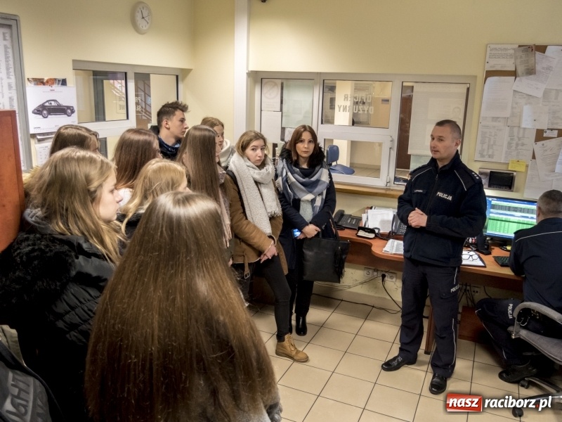 Zdjęcie w galerii na portalu naszraciborz.pl: Zostań Policjantem! Dzień otwarty w Komendzie Powiatowej Policji wiadomości z regionu