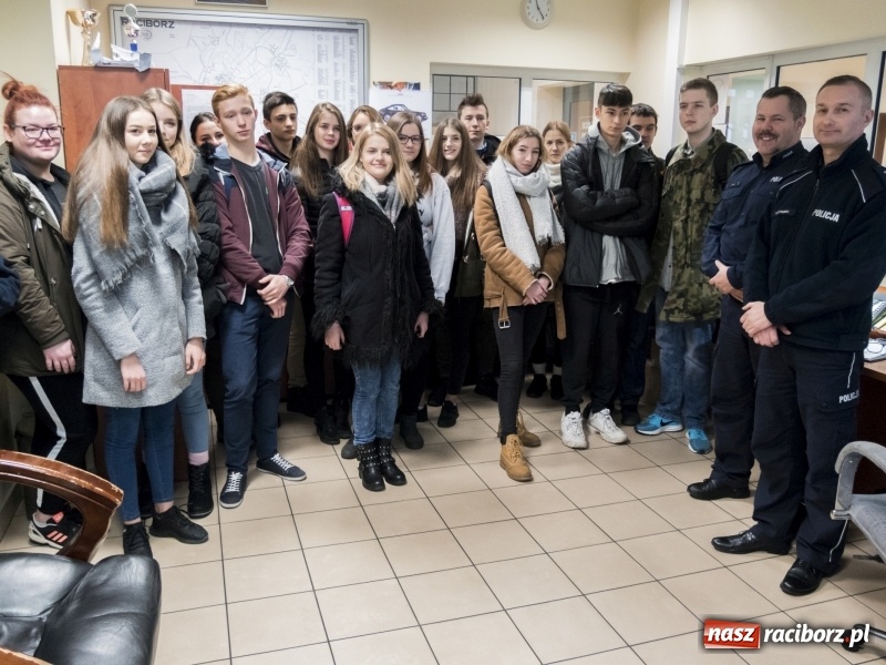 Zdjęcie w galerii na portalu naszraciborz.pl: Zostań Policjantem! Dzień otwarty w Komendzie Powiatowej Policji wiadomości z regionu