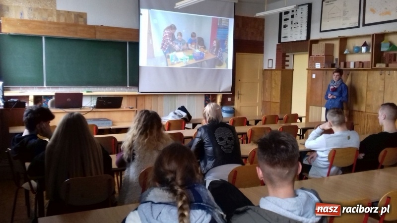 Zdjęcie w galerii na portalu naszraciborz.pl: Zostań Gwiazdą, oswajaj tygrysa! – program profilaktyki zintegrowanej w CKZiU nr 1 wiadomości z regionu