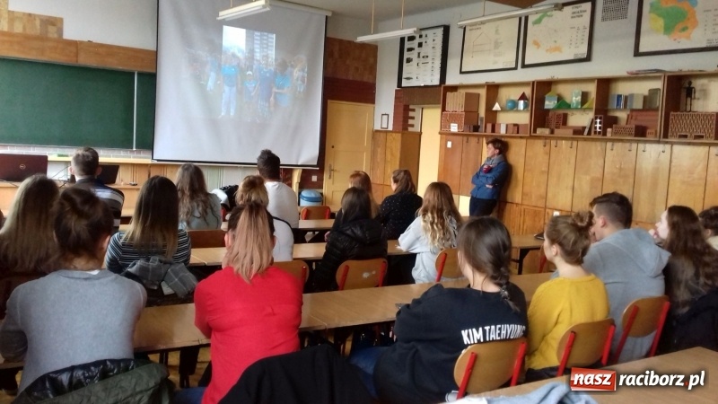 Zdjęcie w galerii na portalu naszraciborz.pl: Zostań Gwiazdą, oswajaj tygrysa! – program profilaktyki zintegrowanej w CKZiU nr 1 wiadomości z regionu
