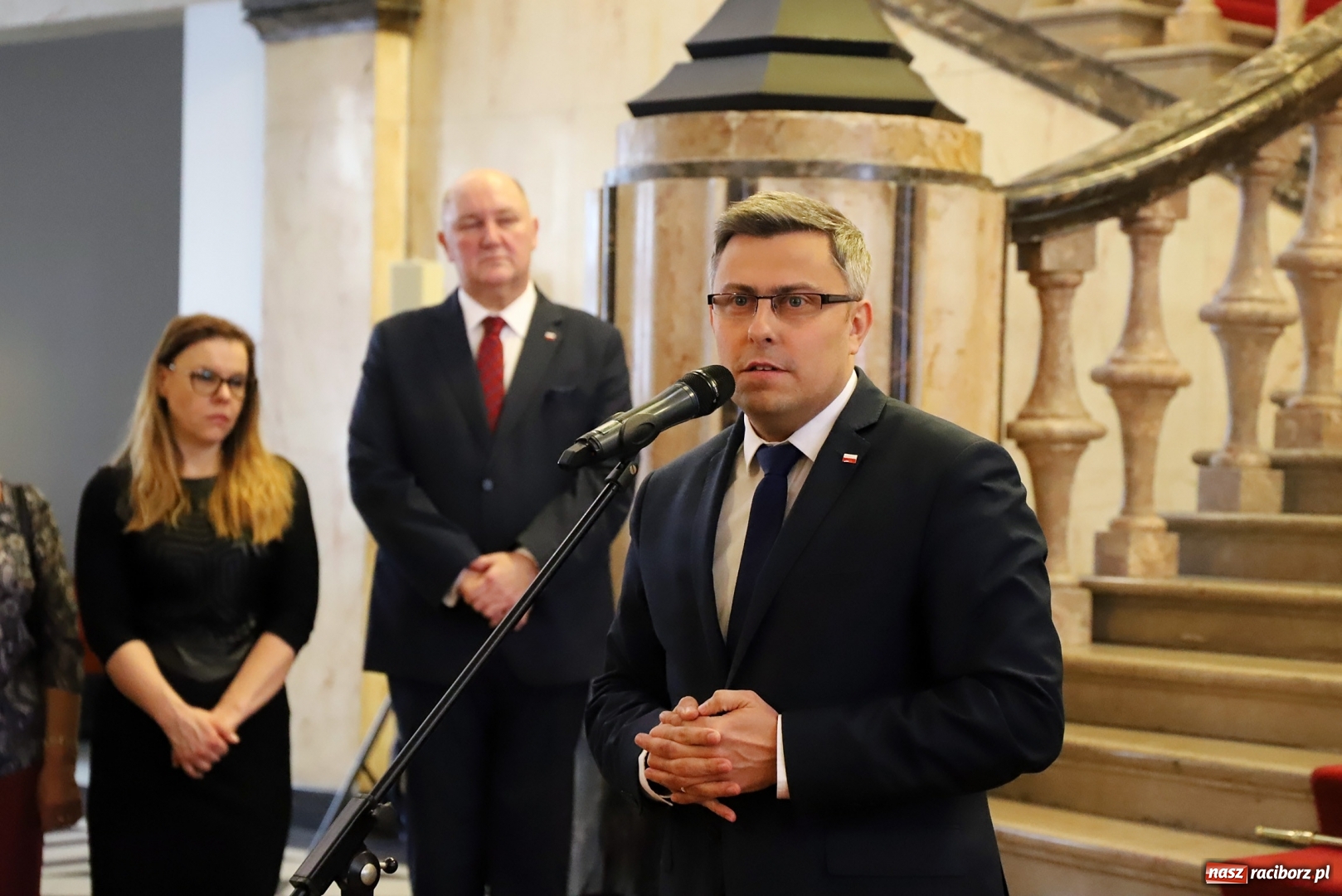 Zdjęcie w galerii na portalu naszraciborz.pl: Prezydent Dariusz Polowy z medalem od premiera Morawieckiego  wiadomości z regionu