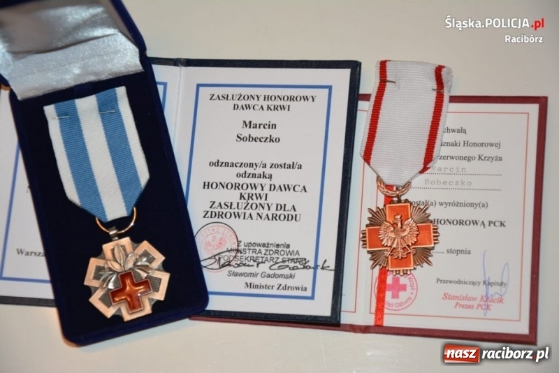 Zdjęcie w galerii na portalu naszraciborz.pl: Kuźniański aspirant wyróżniony dwoma odznakami Honorowego Dawcy Krwi wiadomości z regionu