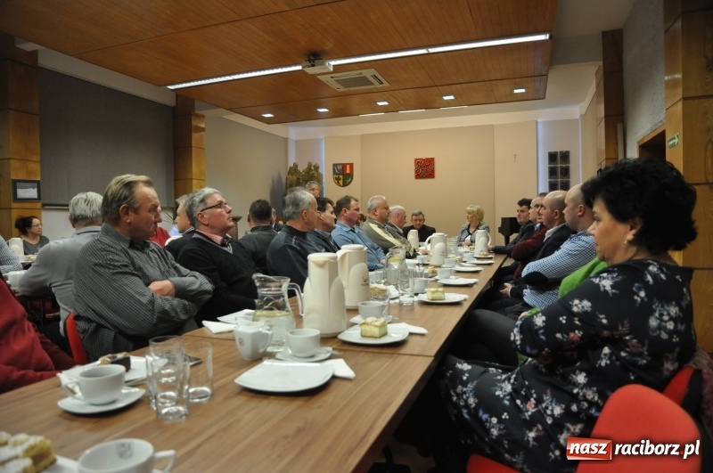 Zdjęcie w galerii na portalu naszraciborz.pl: Plan zrealizowany w 100 procentach. Pożegnali wicewójta, przywitali starostę  wiadomości z regionu