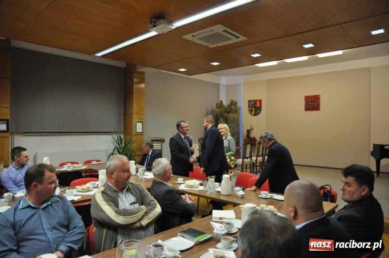 Zdjęcie w galerii na portalu naszraciborz.pl: Plan zrealizowany w 100 procentach. Pożegnali wicewójta, przywitali starostę  wiadomości z regionu