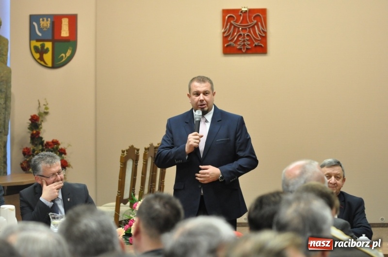 Zdjęcie w galerii na portalu naszraciborz.pl: Plan zrealizowany w 100 procentach. Pożegnali wicewójta, przywitali starostę  wiadomości z regionu