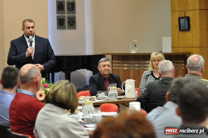 Zdjęcie w galerii na portalu naszraciborz.pl: Plan zrealizowany w 100 procentach. Pożegnali wicewójta, przywitali starostę  wiadomości z regionu