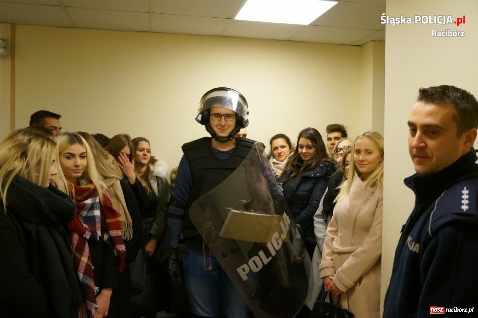 Zdjęcie w galerii na portalu naszraciborz.pl: Policja szuka narybku. Dzień otwarty w komendzie FOTO i WIDEO wiadomości z regionu