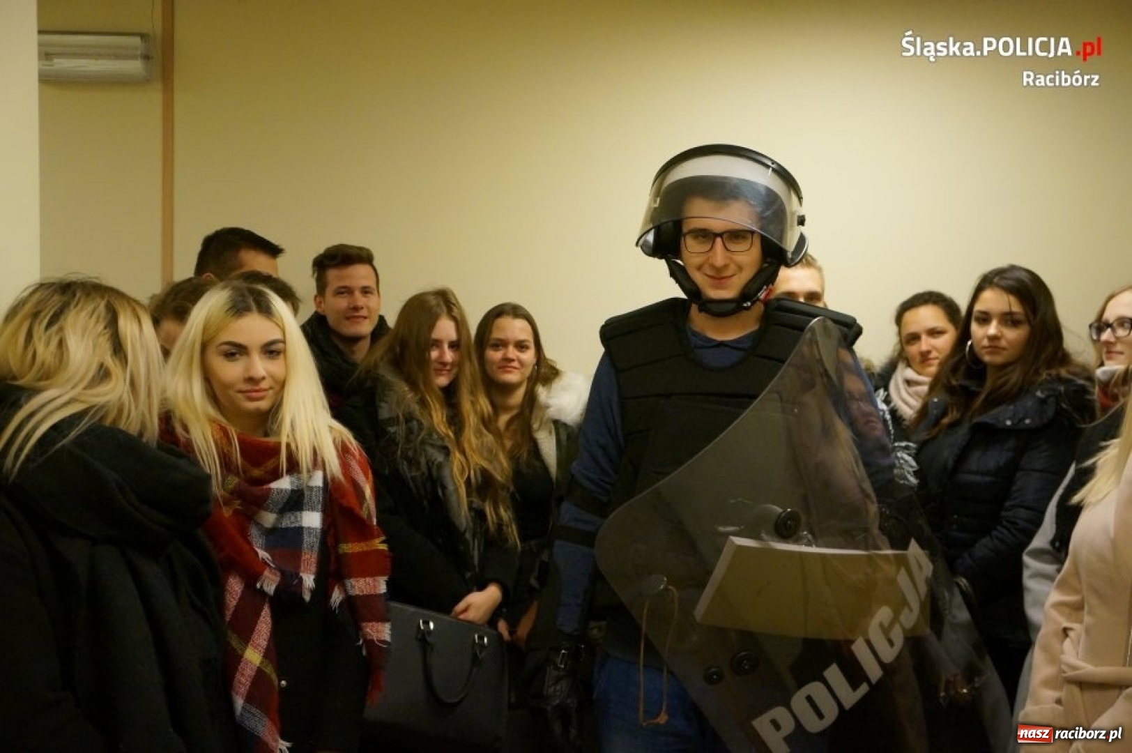 Zdjęcie w galerii na portalu naszraciborz.pl: Policja szuka narybku. Dzień otwarty w komendzie FOTO i WIDEO wiadomości z regionu