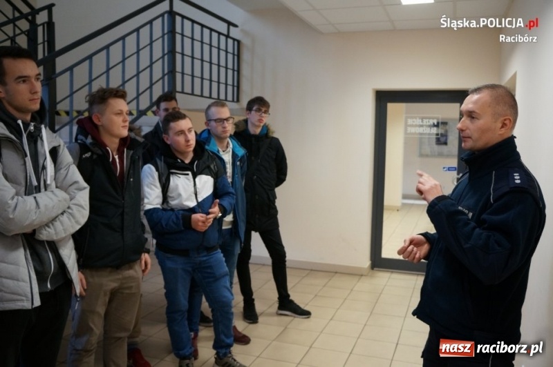 Zdjęcie w galerii na portalu naszraciborz.pl: Policja szuka narybku. Dzień otwarty w komendzie FOTO i WIDEO wiadomości z regionu