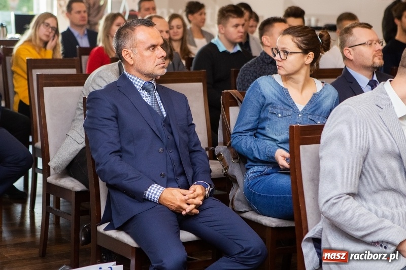 Zdjęcie w galerii na portalu naszraciborz.pl: O inwestowaniu w specjalnej strefie gospodarczej dyskutowano w hotelu Racibor  wiadomości z regionu