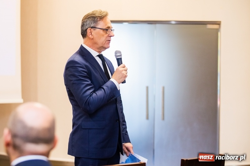 Zdjęcie w galerii na portalu naszraciborz.pl: O inwestowaniu w specjalnej strefie gospodarczej dyskutowano w hotelu Racibor  wiadomości z regionu