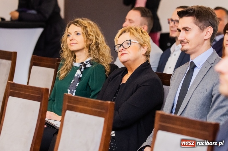 Zdjęcie w galerii na portalu naszraciborz.pl: O inwestowaniu w specjalnej strefie gospodarczej dyskutowano w hotelu Racibor  wiadomości z regionu