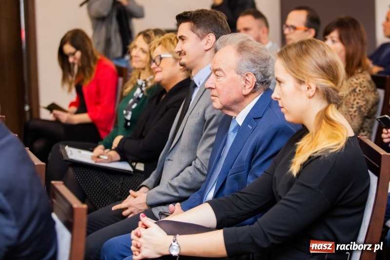 Zdjęcie w galerii na portalu naszraciborz.pl: O inwestowaniu w specjalnej strefie gospodarczej dyskutowano w hotelu Racibor  wiadomości z regionu