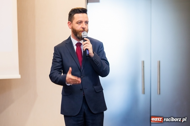 Zdjęcie w galerii na portalu naszraciborz.pl: O inwestowaniu w specjalnej strefie gospodarczej dyskutowano w hotelu Racibor  wiadomości z regionu