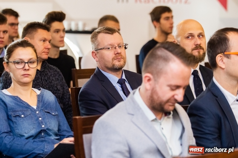 Zdjęcie w galerii na portalu naszraciborz.pl: O inwestowaniu w specjalnej strefie gospodarczej dyskutowano w hotelu Racibor  wiadomości z regionu