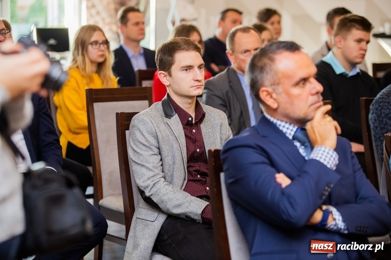 Zdjęcie w galerii na portalu naszraciborz.pl: O inwestowaniu w specjalnej strefie gospodarczej dyskutowano w hotelu Racibor  wiadomości z regionu