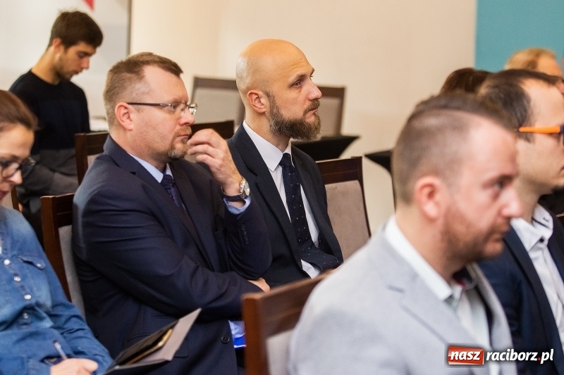 Zdjęcie w galerii na portalu naszraciborz.pl: O inwestowaniu w specjalnej strefie gospodarczej dyskutowano w hotelu Racibor  wiadomości z regionu