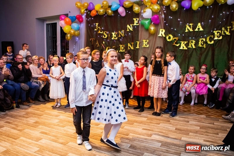 Zdjęcie w galerii na portalu naszraciborz.pl: Jesienne tańczenie na rozkręcenie w MDK wiadomości z regionu