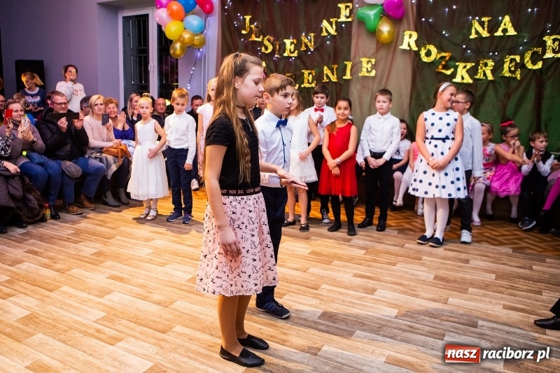 Zdjęcie w galerii na portalu naszraciborz.pl: Jesienne tańczenie na rozkręcenie w MDK wiadomości z regionu