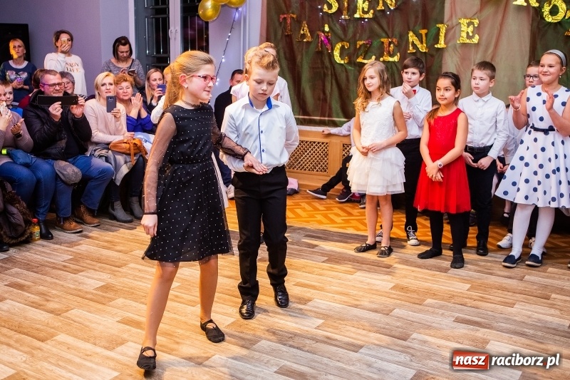 Zdjęcie w galerii na portalu naszraciborz.pl: Jesienne tańczenie na rozkręcenie w MDK wiadomości z regionu