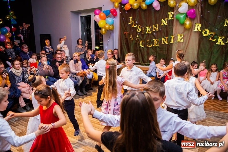 Zdjęcie w galerii na portalu naszraciborz.pl: Jesienne tańczenie na rozkręcenie w MDK wiadomości z regionu