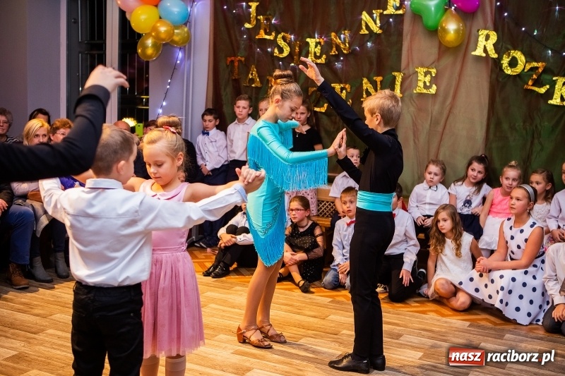 Zdjęcie w galerii na portalu naszraciborz.pl: Jesienne tańczenie na rozkręcenie w MDK wiadomości z regionu