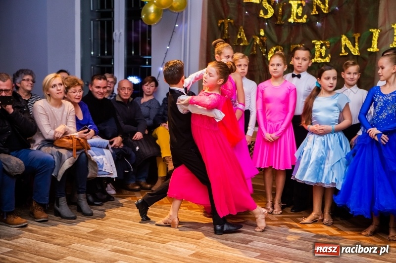 Zdjęcie w galerii na portalu naszraciborz.pl: Jesienne tańczenie na rozkręcenie w MDK wiadomości z regionu