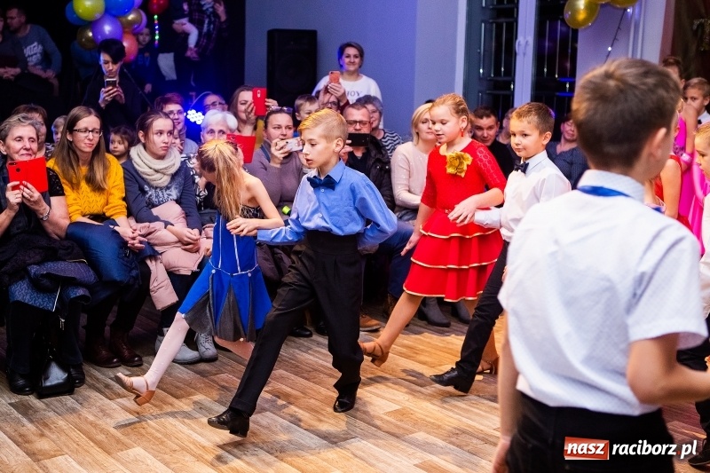 Zdjęcie w galerii na portalu naszraciborz.pl: Jesienne tańczenie na rozkręcenie w MDK wiadomości z regionu