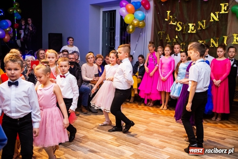 Zdjęcie w galerii na portalu naszraciborz.pl: Jesienne tańczenie na rozkręcenie w MDK wiadomości z regionu
