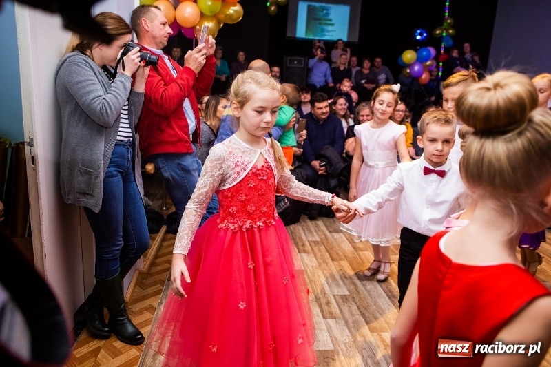 Zdjęcie w galerii na portalu naszraciborz.pl: Jesienne tańczenie na rozkręcenie w MDK wiadomości z regionu