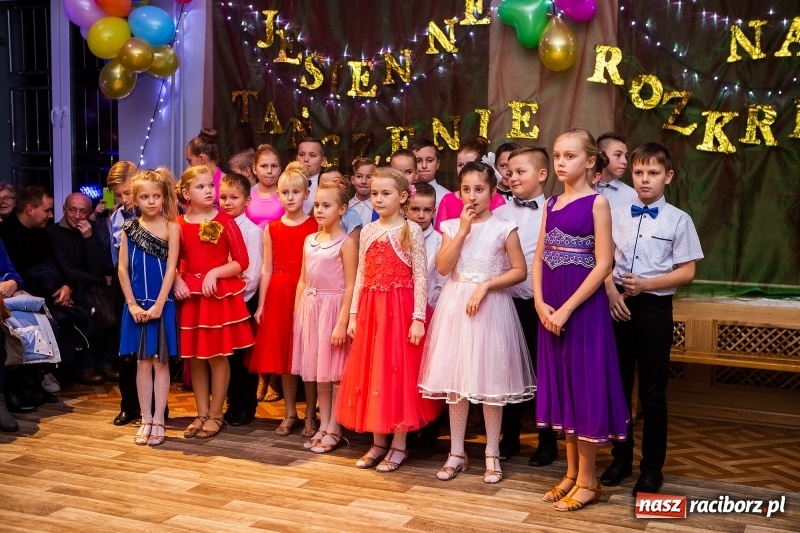 Zdjęcie w galerii na portalu naszraciborz.pl: Jesienne tańczenie na rozkręcenie w MDK wiadomości z regionu