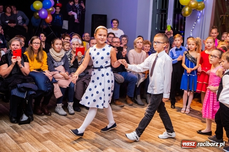 Zdjęcie w galerii na portalu naszraciborz.pl: Jesienne tańczenie na rozkręcenie w MDK wiadomości z regionu