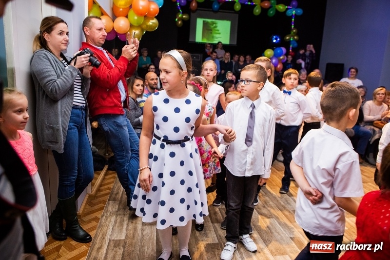 Zdjęcie w galerii na portalu naszraciborz.pl: Jesienne tańczenie na rozkręcenie w MDK wiadomości z regionu