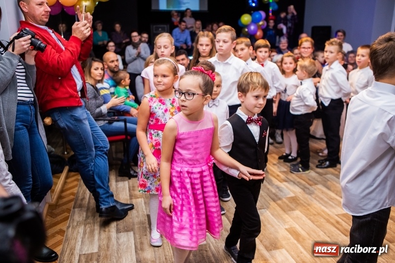 Zdjęcie w galerii na portalu naszraciborz.pl: Jesienne tańczenie na rozkręcenie w MDK wiadomości z regionu