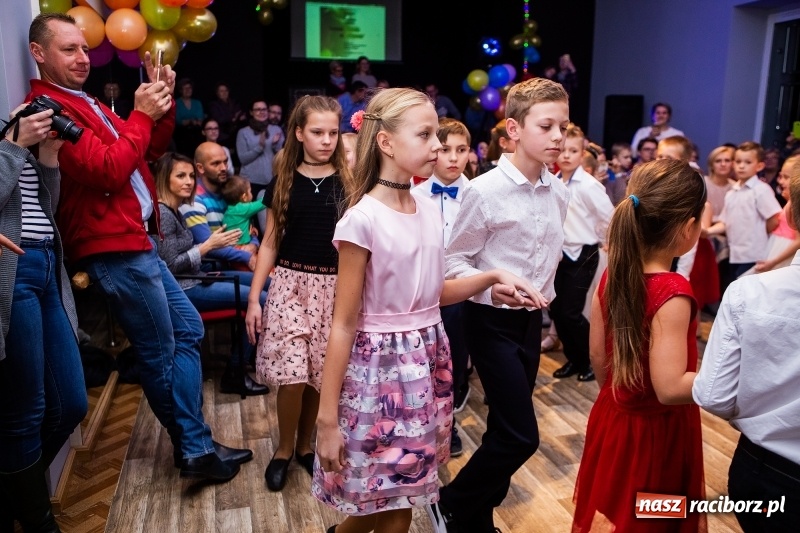 Zdjęcie w galerii na portalu naszraciborz.pl: Jesienne tańczenie na rozkręcenie w MDK wiadomości z regionu