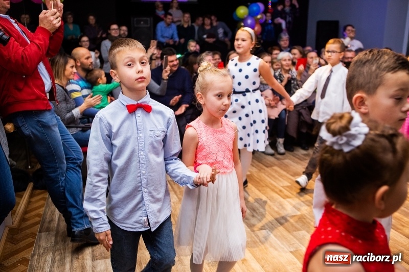 Zdjęcie w galerii na portalu naszraciborz.pl: Jesienne tańczenie na rozkręcenie w MDK wiadomości z regionu