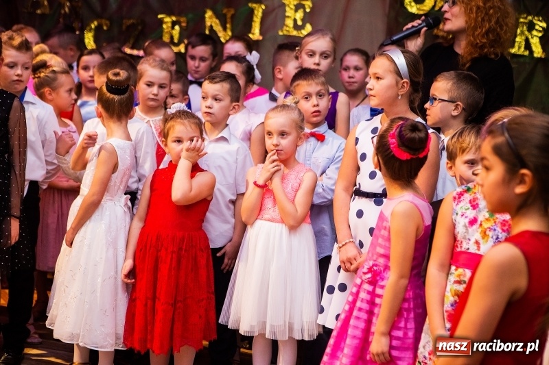Zdjęcie w galerii na portalu naszraciborz.pl: Jesienne tańczenie na rozkręcenie w MDK wiadomości z regionu