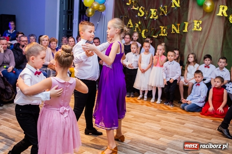 Zdjęcie w galerii na portalu naszraciborz.pl: Jesienne tańczenie na rozkręcenie w MDK wiadomości z regionu