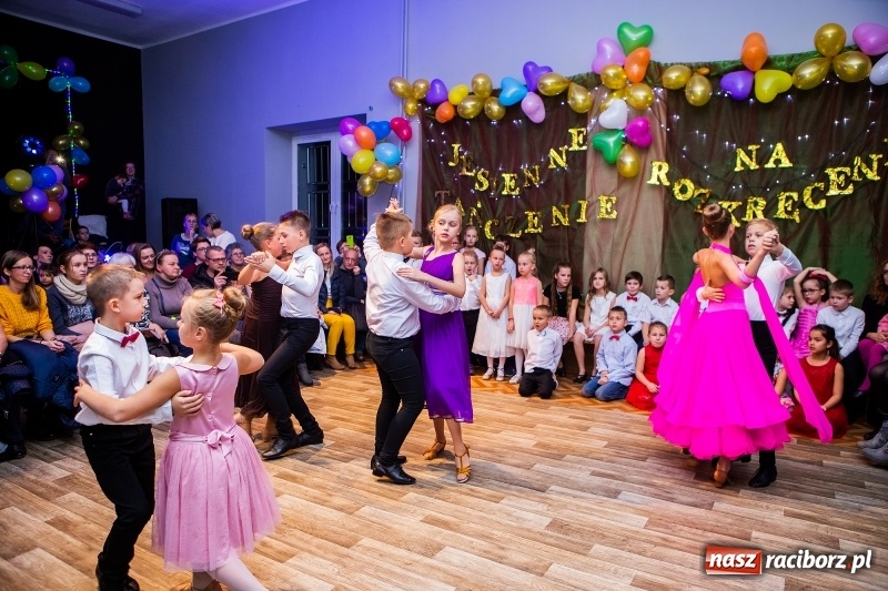 Zdjęcie w galerii na portalu naszraciborz.pl: Jesienne tańczenie na rozkręcenie w MDK wiadomości z regionu