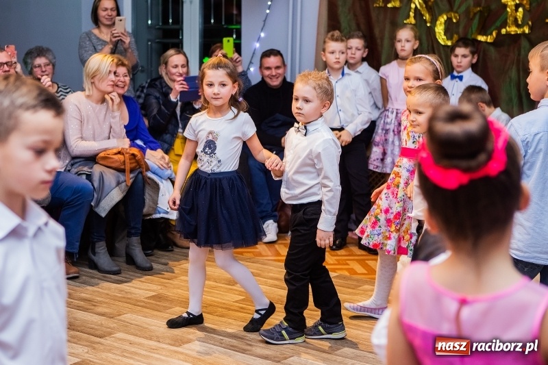Zdjęcie w galerii na portalu naszraciborz.pl: Jesienne tańczenie na rozkręcenie w MDK wiadomości z regionu