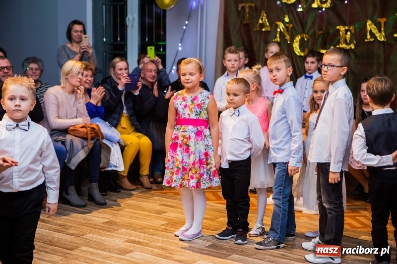 Zdjęcie w galerii na portalu naszraciborz.pl: Jesienne tańczenie na rozkręcenie w MDK wiadomości z regionu