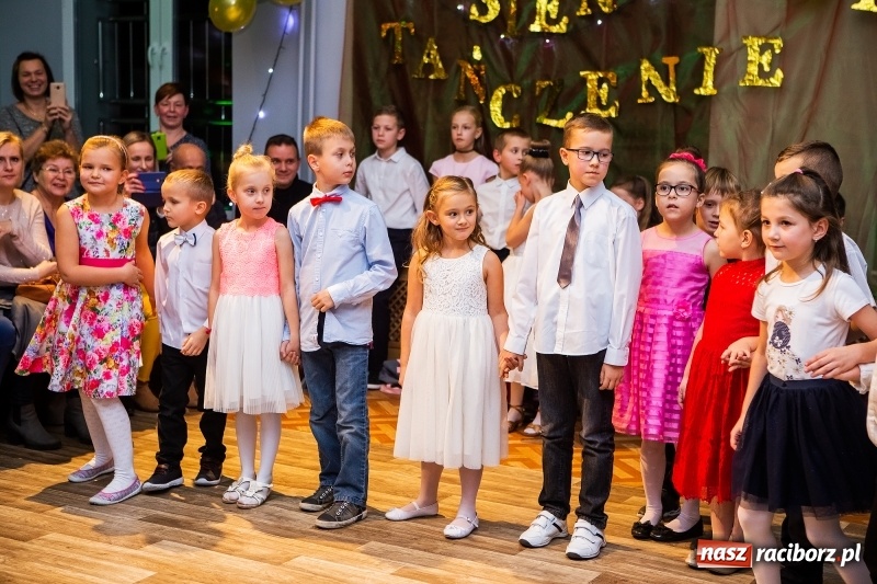 Zdjęcie w galerii na portalu naszraciborz.pl: Jesienne tańczenie na rozkręcenie w MDK wiadomości z regionu