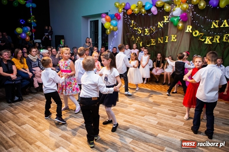 Zdjęcie w galerii na portalu naszraciborz.pl: Jesienne tańczenie na rozkręcenie w MDK wiadomości z regionu