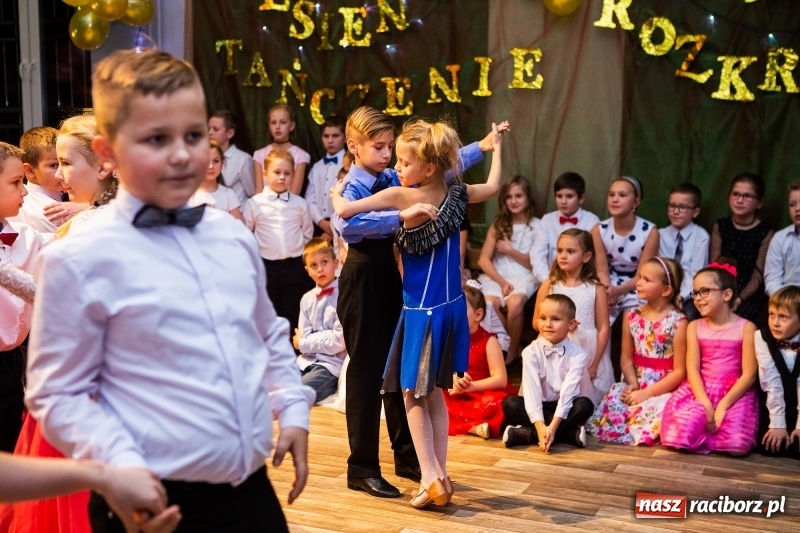 Zdjęcie w galerii na portalu naszraciborz.pl: Jesienne tańczenie na rozkręcenie w MDK wiadomości z regionu