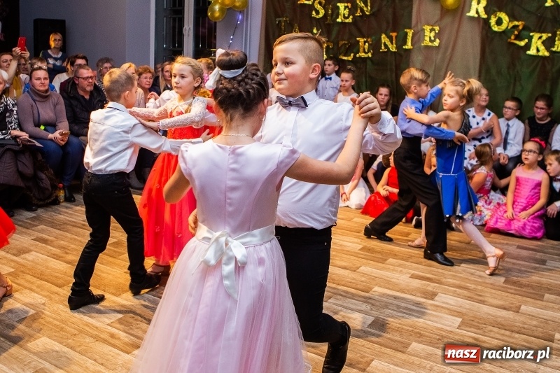 Zdjęcie w galerii na portalu naszraciborz.pl: Jesienne tańczenie na rozkręcenie w MDK wiadomości z regionu