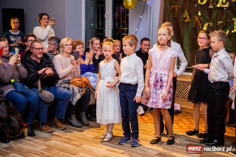 Zdjęcie w galerii na portalu naszraciborz.pl: Jesienne tańczenie na rozkręcenie w MDK wiadomości z regionu