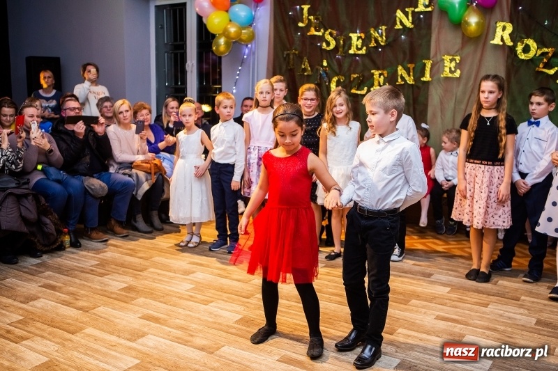 Zdjęcie w galerii na portalu naszraciborz.pl: Jesienne tańczenie na rozkręcenie w MDK wiadomości z regionu