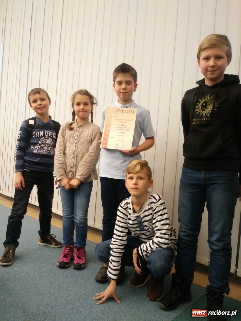 Zdjęcie w galerii na portalu naszraciborz.pl: Uczniowie SP 13 najlepsi w szachowych rozgrywkach w mieście i rejonie wiadomości z regionu